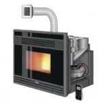 Performant et canalisable – 10 kW Les inserts à granulés LIERA sont des appareils à granulés performants et modernes. Ils savent se faire oublier au quotidien grâce à une programmation souple et précise. Canalisables, ils rendent aussi possible la diffusion de la chaleur vers une autre pièce. La vitre “MAGIC LIGHT” est opaque foyer éteint. Le LIERA 80 est la version la plus large avec 80 cm. Mode de chargement des granulés : Par trappe En stock